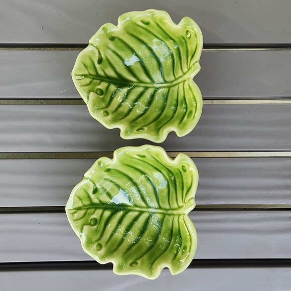 Monterey Collection Other - Monterey Collection Leaf-Shaped Ceramic Bowls Green Small Set Of 2